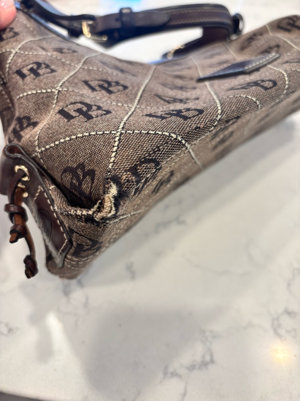 Dooney & Bourke Signature East West Slouch Hobo Shoulder Bag Y2K - Picture 6 of 13